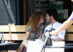 Amsterdam 2 juli 2015
Katja Schuurman met haar nieuwe vriend Freek v Noortwijk bij het restaurant waar hij werkt.