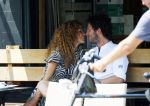 Amsterdam 2 juli 2015
Katja Schuurman met haar nieuwe vriend Freek v Noortwijk bij het restaurant waar hij werkt.