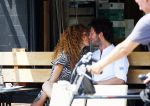 Amsterdam 2 juli 2015
Katja Schuurman met haar nieuwe vriend Freek v Noortwijk bij het restaurant waar hij werkt.
