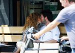 Amsterdam 2 juli 2015
Katja Schuurman met haar nieuwe vriend Freek v Noortwijk bij het restaurant waar hij werkt.