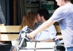 Amsterdam 2 juli 2015
Katja Schuurman met haar nieuwe vriend Freek v Noortwijk bij het restaurant waar hij werkt.