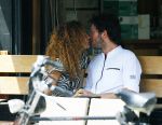Amsterdam 2 juli 2015
Katja Schuurman met haar nieuwe vriend Freek v Noortwijk bij het restaurant waar hij werkt.