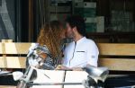 Amsterdam 2 juli 2015
Katja Schuurman met haar nieuwe vriend Freek v Noortwijk bij het restaurant waar hij werkt.