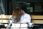 Amsterdam 2 juli 2015
Katja Schuurman met haar nieuwe vriend Freek v Noortwijk bij het restaurant waar hij werkt.
