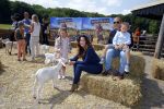 Amsterdam 10 juni 2015
Premiere Apenstreken bij kinderboederij in amsterdamse bos met oa Yvon Jaspers en Kim Lian v d Meij. Kim Lian v d Meij met man Daniel en kinderen