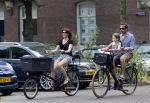 Amsterdam 2 juli 2015  
Kim v Kooten met Jacob Derwig en dochter op fiets