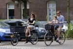 Amsterdam 2 juli 2015  
Kim v Kooten met Jacob Derwig en dochter op fiets