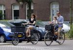 Amsterdam 2 juli 2015  
Kim v Kooten met Jacob Derwig en dochter op fiets