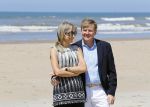 Wassenaar 10 juli 2015
Fotouurtje met Koningin Maxima Koning Willem Alexander en de prinsesjes Amalia Alexia en Ariane op het strand van Wassenaar.
