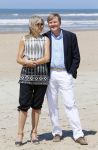 Wassenaar 10 juli 2015
Fotouurtje met Koningin Maxima Koning Willem Alexander en de prinsesjes Amalia Alexia en Ariane op het strand van Wassenaar.