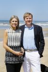 Wassenaar 10 juli 2015
Fotouurtje met Koningin Maxima Koning Willem Alexander en de prinsesjes Amalia Alexia en Ariane op het strand van Wassenaar.
