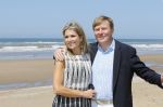 Wassenaar 10 juli 2015
Fotouurtje met Koningin Maxima Koning Willem Alexander en de prinsesjes Amalia Alexia en Ariane op het strand van Wassenaar.