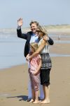 Wassenaar 10 juli 2015
Fotouurtje met Koningin Maxima Koning Willem Alexander en de prinsesjes Amalia Alexia en Ariane op het strand van Wassenaar.