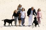 Wassenaar 10 juli 2015
Fotouurtje met Koningin Maxima Koning Willem Alexander en de prinsesjes Amalia Alexia en Ariane op het strand van Wassenaar.