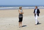 Wassenaar 10 juli 2015
Fotouurtje met Koningin Maxima Koning Willem Alexander en de prinsesjes Amalia Alexia en Ariane op het strand van Wassenaar.