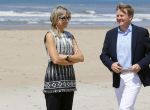 Wassenaar 10 juli 2015
Fotouurtje met Koningin Maxima Koning Willem Alexander en de prinsesjes Amalia Alexia en Ariane op het strand van Wassenaar.