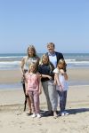 Wassenaar 10 juli 2015
Fotouurtje met Koningin Maxima Koning Willem Alexander en de prinsesjes Amalia Alexia en Ariane op het strand van Wassenaar.