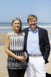 Wassenaar 10 juli 2015
Fotouurtje met Koningin Maxima Koning Willem Alexander en de prinsesjes Amalia Alexia en Ariane op het strand van Wassenaar.