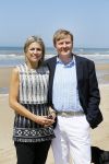 Wassenaar 10 juli 2015
Fotouurtje met Koningin Maxima Koning Willem Alexander en de prinsesjes Amalia Alexia en Ariane op het strand van Wassenaar.