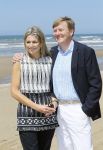 Wassenaar 10 juli 2015
Fotouurtje met Koningin Maxima Koning Willem Alexander en de prinsesjes Amalia Alexia en Ariane op het strand van Wassenaar.