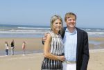 Wassenaar 10 juli 2015
Fotouurtje met Koningin Maxima Koning Willem Alexander en de prinsesjes Amalia Alexia en Ariane op het strand van Wassenaar.