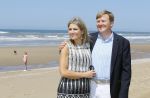 Wassenaar 10 juli 2015
Fotouurtje met Koningin Maxima Koning Willem Alexander en de prinsesjes Amalia Alexia en Ariane op het strand van Wassenaar.