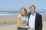 Wassenaar 10 juli 2015
Fotouurtje met Koningin Maxima Koning Willem Alexander en de prinsesjes Amalia Alexia en Ariane op het strand van Wassenaar.