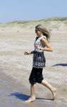 Wassenaar 10 juli 2015
Fotouurtje met Koningin Maxima Koning Willem Alexander en de prinsesjes Amalia Alexia en Ariane op het strand van Wassenaar.