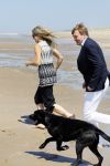 Wassenaar 10 juli 2015
Fotouurtje met Koningin Maxima Koning Willem Alexander en de prinsesjes Amalia Alexia en Ariane op het strand van Wassenaar.