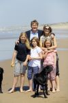 Wassenaar 10 juli 2015
Fotouurtje met Koningin Maxima Koning Willem Alexander en de prinsesjes Amalia Alexia en Ariane op het strand van Wassenaar.