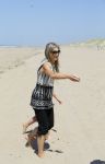 Wassenaar 10 juli 2015
Fotouurtje met Koningin Maxima Koning Willem Alexander en de prinsesjes Amalia Alexia en Ariane op het strand van Wassenaar.