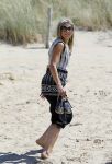 Wassenaar 10 juli 2015
Fotouurtje met Koningin Maxima Koning Willem Alexander en de prinsesjes Amalia Alexia en Ariane op het strand van Wassenaar.