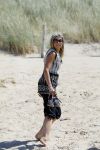 Wassenaar 10 juli 2015
Fotouurtje met Koningin Maxima Koning Willem Alexander en de prinsesjes Amalia Alexia en Ariane op het strand van Wassenaar.