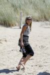 Wassenaar 10 juli 2015
Fotouurtje met Koningin Maxima Koning Willem Alexander en de prinsesjes Amalia Alexia en Ariane op het strand van Wassenaar.