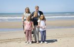 Wassenaar 10 juli 2015
Fotouurtje met Koningin Maxima Koning Willem Alexander en de prinsesjes Amalia Alexia en Ariane op het strand van Wassenaar.