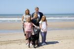 Wassenaar 10 juli 2015
Fotouurtje met Koningin Maxima Koning Willem Alexander en de prinsesjes Amalia Alexia en Ariane op het strand van Wassenaar.