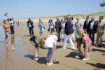 Wassenaar 10 juli 2015
Fotouurtje met Koningin Maxima Koning Willem Alexander en de prinsesjes Amalia Alexia en Ariane op het strand van Wassenaar.