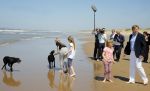 Wassenaar 10 juli 2015
Fotouurtje met Koningin Maxima Koning Willem Alexander en de prinsesjes Amalia Alexia en Ariane op het strand van Wassenaar.