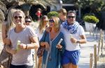 ibiza 24 juli 2015
Marco Borsato met Leontine Luca (met vriendin) Jada en Senna op vakantie.
Ze gingen lunchen met John Ewbank en zijn vriendin Kelly Weekers.