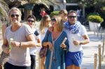 ibiza 24 juli 2015
Marco Borsato met Leontine Luca (met vriendin) Jada en Senna op vakantie.
Ze gingen lunchen met John Ewbank en zijn vriendin Kelly Weekers.