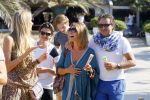 ibiza 24 juli 2015
Marco Borsato met Leontine Luca (met vriendin) Jada en Senna op vakantie.
Ze gingen lunchen met John Ewbank en zijn vriendin Kelly Weekers.