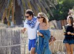 ibiza 24 juli 2015
Marco Borsato met Leontine Luca (met vriendin) Jada en Senna op vakantie.
Ze gingen lunchen met John Ewbank en zijn vriendin Kelly Weekers.