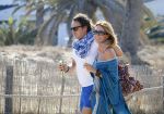 ibiza 24 juli 2015
Marco Borsato met Leontine Luca (met vriendin) Jada en Senna op vakantie.
Ze gingen lunchen met John Ewbank en zijn vriendin Kelly Weekers.