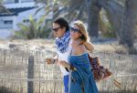 ibiza 24 juli 2015
Marco Borsato met Leontine Luca (met vriendin) Jada en Senna op vakantie.
Ze gingen lunchen met John Ewbank en zijn vriendin Kelly Weekers.