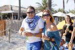 ibiza 24 juli 2015
Marco Borsato met Leontine Luca (met vriendin) Jada en Senna op vakantie.
Ze gingen lunchen met John Ewbank en zijn vriendin Kelly Weekers.