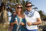 ibiza 24 juli 2015
Marco Borsato met Leontine Luca (met vriendin) Jada en Senna op vakantie.
Ze gingen lunchen met John Ewbank en zijn vriendin Kelly Weekers.