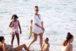 ibiza 5 augustus 2015
Lilly Becker en haar zoon en de zonen van Boris Becker op het strand van Cala Bassa