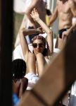 ibiza 28 juli 2015
Estelle Cruijff Joelle Gullit Lilly Becker met zoon Amadues Becker en een zoon uit een eerder huwelijk van Boris op het strand van Talamanca.