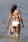 ibiza 28 juli 2015
Estelle Cruijff Joelle Gullit Lilly Becker met zoon Amadues Becker en een zoon uit een eerder huwelijk van Boris op het strand van Talamanca.