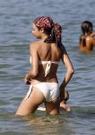ibiza 28 juli 2015
Estelle Cruijff Joelle Gullit Lilly Becker met zoon Amadues Becker en een zoon uit een eerder huwelijk van Boris op het strand van Talamanca.